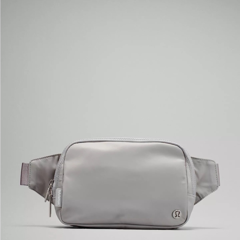 New Lululemon Everywhere Belt Bag Large in Silver Drop